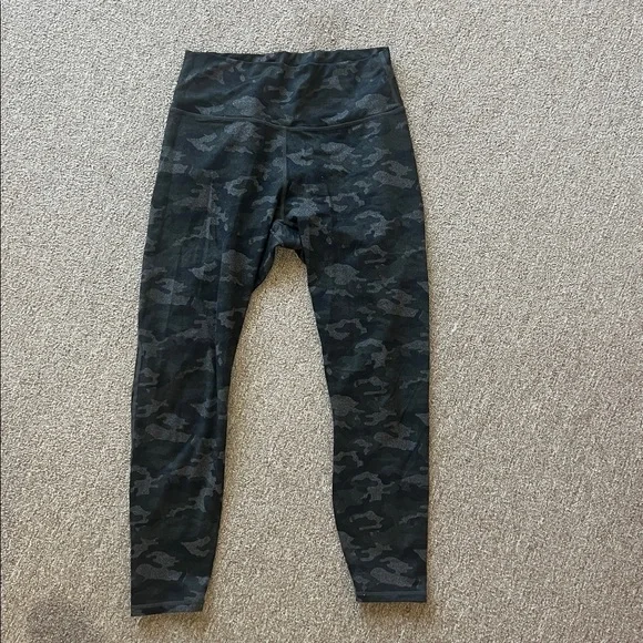 Fabletics Powerhold Camouflage Leggings size medium - Picture 4 of 6